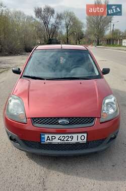 Хэтчбек Ford Fiesta 2006 в 