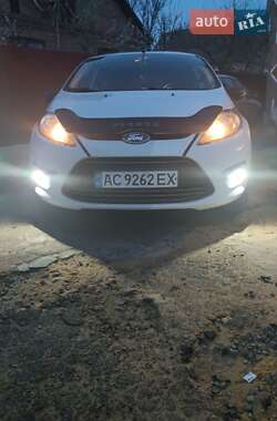 Хэтчбек Ford Fiesta 2012 в 