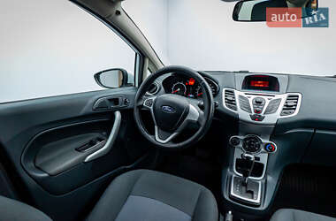 Хэтчбек Ford Fiesta 2012 в 