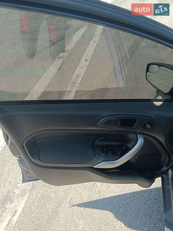 Седан Ford Fiesta 2012 в Полтаве