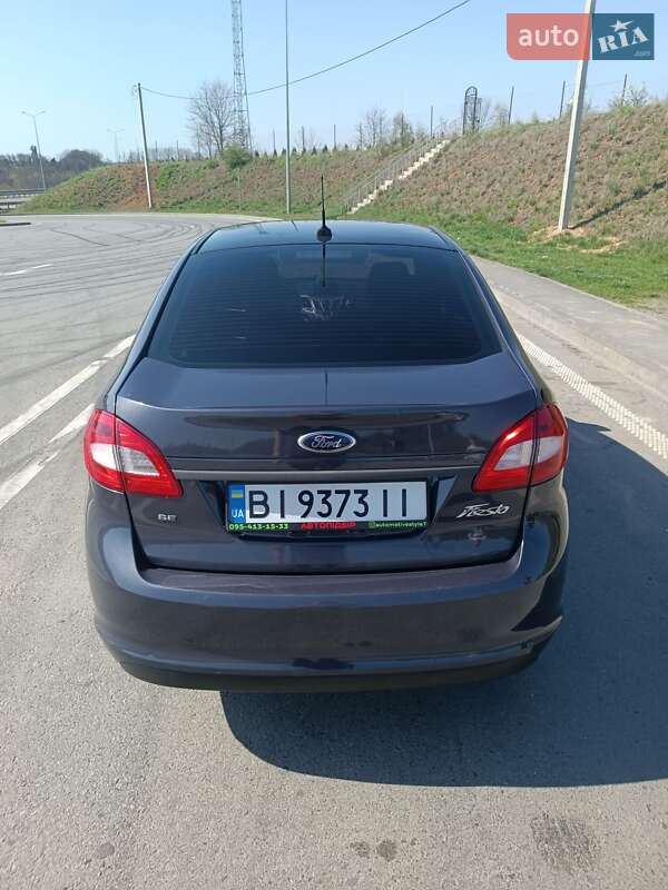 Седан Ford Fiesta 2012 в Полтаве