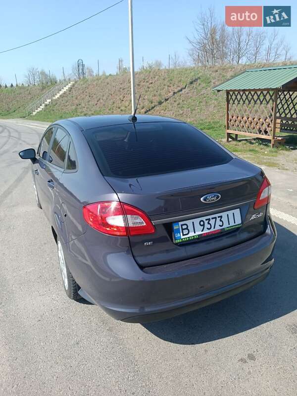 Седан Ford Fiesta 2012 в Полтаве