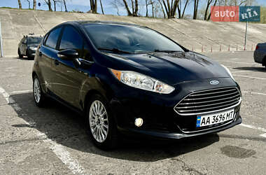 Хэтчбек Ford Fiesta 2016 в 