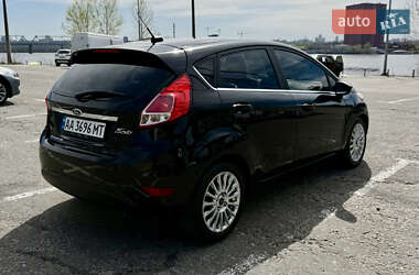 Хэтчбек Ford Fiesta 2016 в 