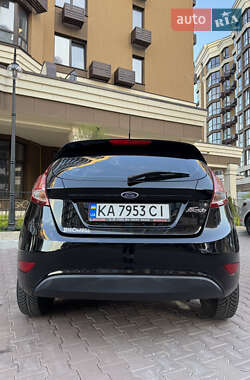 Хэтчбек Ford Fiesta 2016 в 
