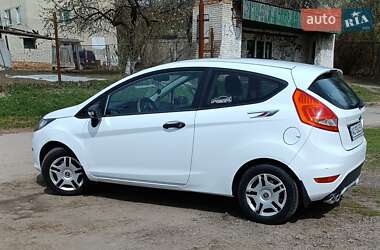 Хэтчбек Ford Fiesta 2012 в 