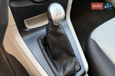 Седан Ford Fiesta 2012 в 