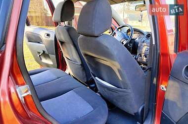 Хэтчбек Ford Fiesta 2006 в 