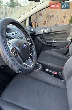 Хэтчбек Ford Fiesta 2015 в 