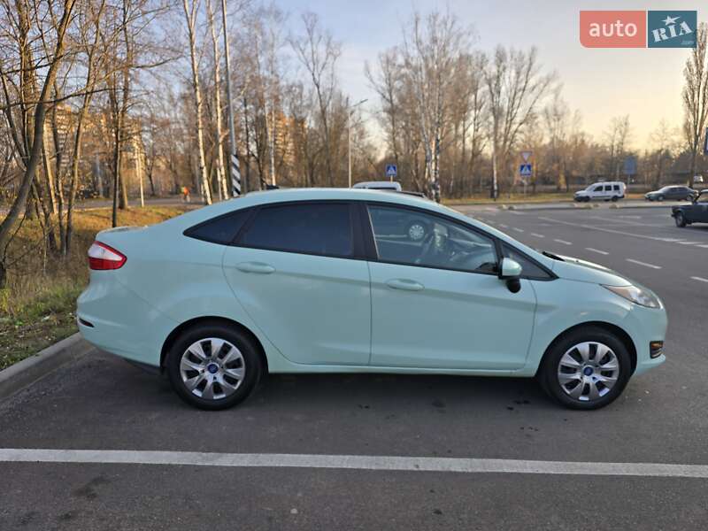Седан Ford Fiesta 2017 в Чернігові