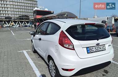 Хэтчбек Ford Fiesta 2015 в 