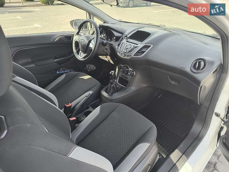 Хэтчбек Ford Fiesta 2015 в Львове фото 18 Хэтчбек Ford Fiesta 2015 в Львове
