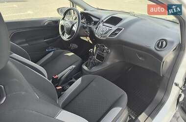 Хэтчбек Ford Fiesta 2015 в 