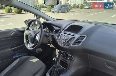 Хэтчбек Ford Fiesta 2015 в 