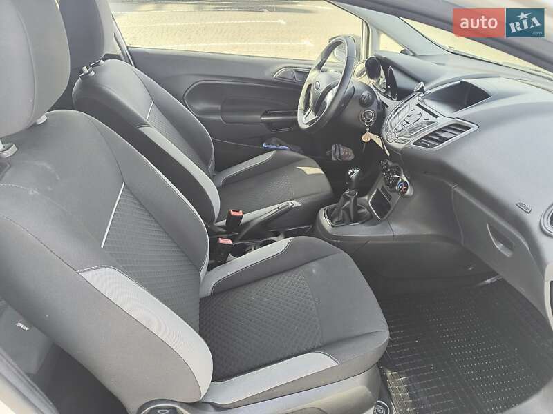 Хэтчбек Ford Fiesta 2015 в Львове фото 31 Хэтчбек Ford Fiesta 2015 в Львове