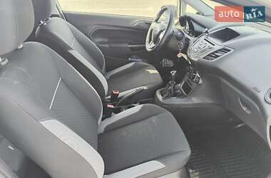 Хэтчбек Ford Fiesta 2015 в 