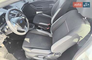 Хэтчбек Ford Fiesta 2015 в 