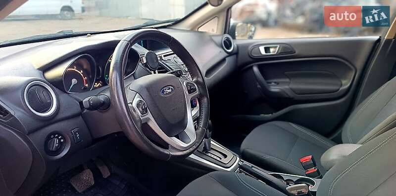 Хэтчбек Ford Fiesta 2016 в Киеве