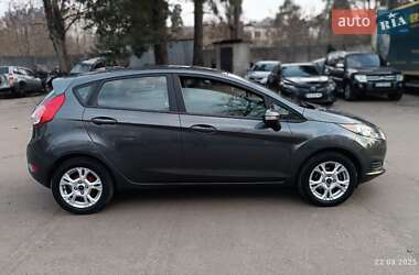 Хэтчбек Ford Fiesta 2016 в 
