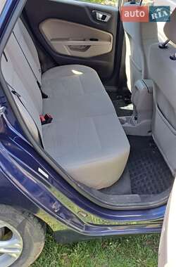 Хэтчбек Ford Fiesta 2015 в 