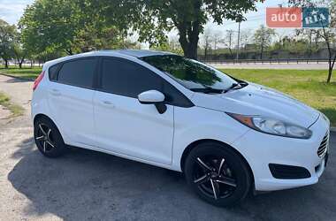 Хетчбек Ford Fiesta 2016 в Дніпрі