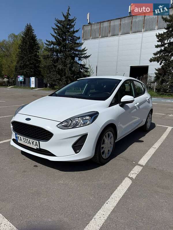 Хэтчбек Ford Fiesta 2018 в 