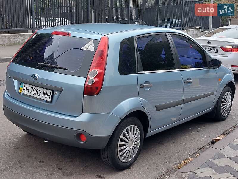 Хетчбек Ford Fiesta 2006 в 