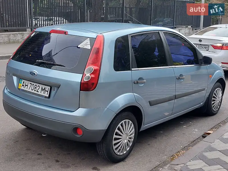 Хетчбек Ford Fiesta 2006 в 