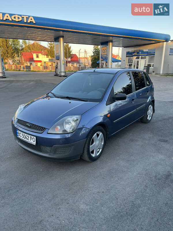 Хетчбек Ford Fiesta 2006 в Городку
