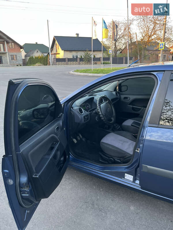 Хетчбек Ford Fiesta 2006 в Городку