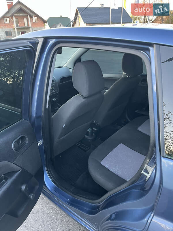 Хетчбек Ford Fiesta 2006 в Городку
