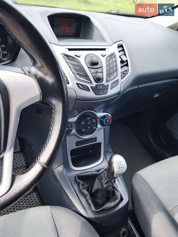 Хэтчбек Ford Fiesta 2010 в Львове