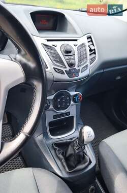 Хэтчбек Ford Fiesta 2010 в 