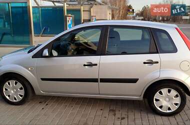 Хэтчбек Ford Fiesta 2007 в 