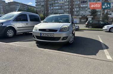 Хэтчбек Ford Fiesta 2007 в 