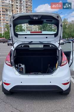 Хэтчбек Ford Fiesta 2013 в 