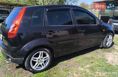 Хэтчбек Ford Fiesta 2006 в 
