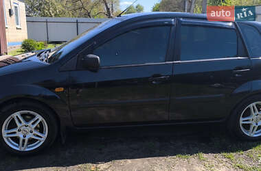 Хэтчбек Ford Fiesta 2006 в 