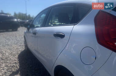 Хэтчбек Ford Fiesta 2012 в 