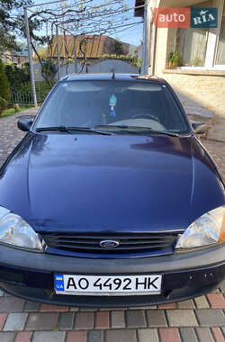 Хэтчбек Ford Fiesta 2000 в 