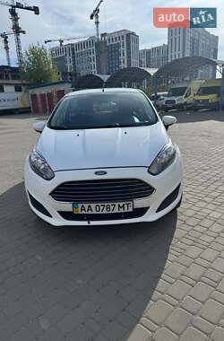 Хетчбек Ford Fiesta 2015 в 