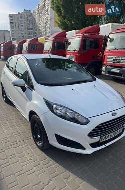 Хетчбек Ford Fiesta 2015 в 