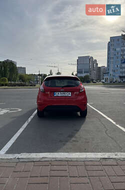 Хэтчбек Ford Fiesta 2016 в 