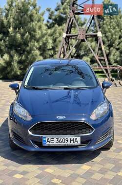 Хэтчбек Ford Fiesta 2016 в 