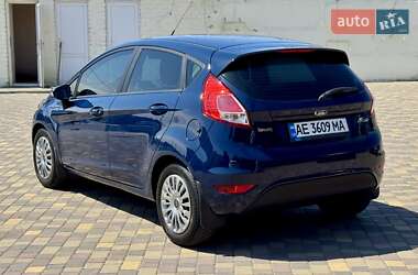 Хэтчбек Ford Fiesta 2016 в 