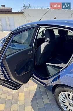 Хэтчбек Ford Fiesta 2016 в 