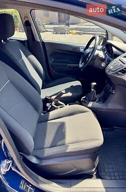 Хэтчбек Ford Fiesta 2016 в 