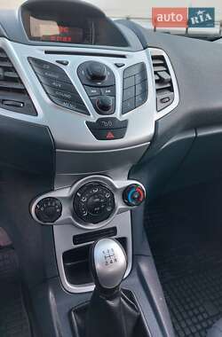 Хэтчбек Ford Fiesta 2012 в 