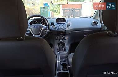 Хэтчбек Ford Fiesta 2016 в 