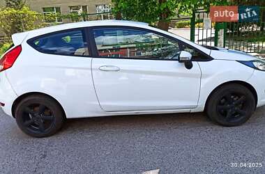 Хэтчбек Ford Fiesta 2016 в 